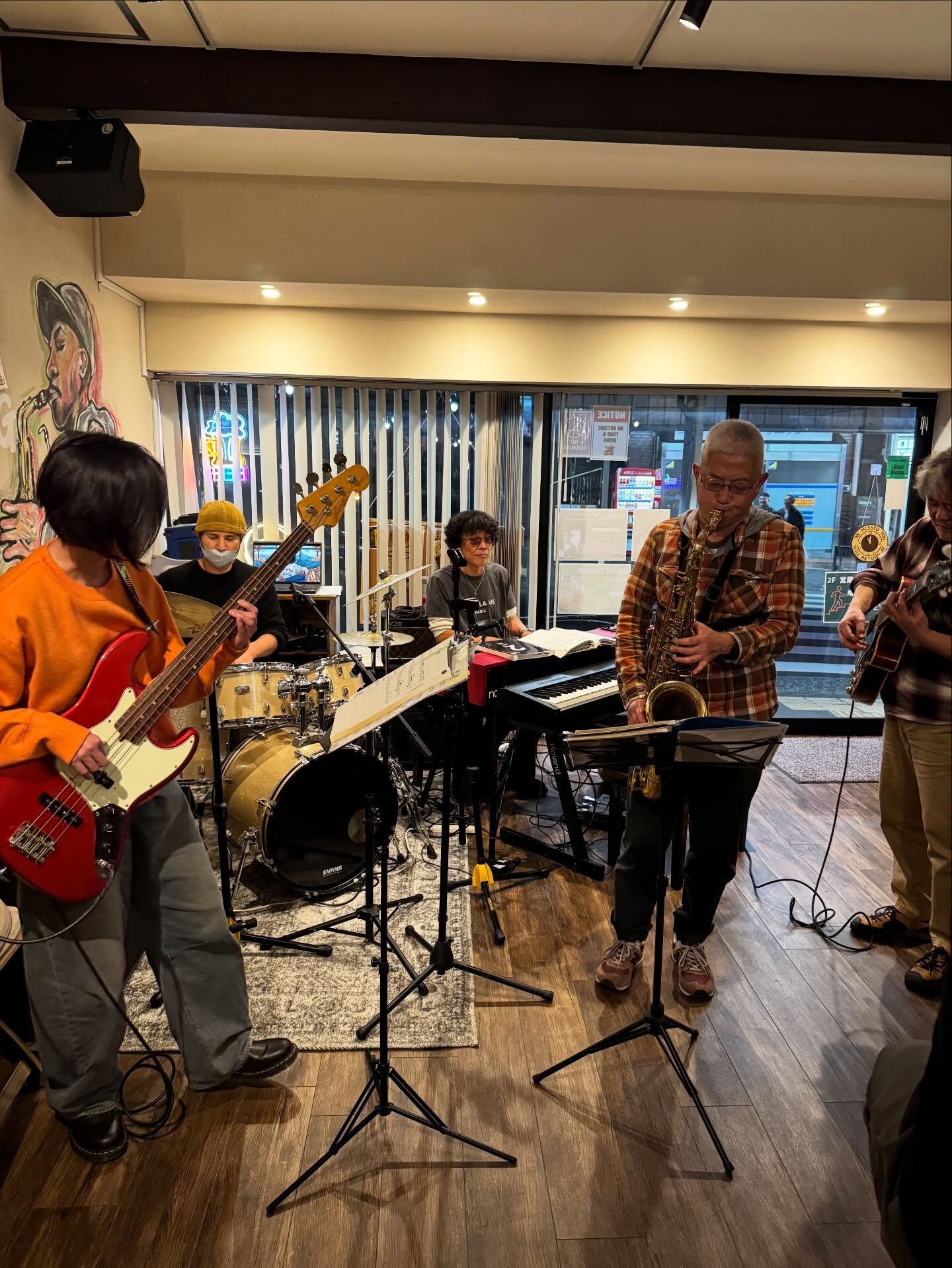 横須賀汐入駅前カフェバー、