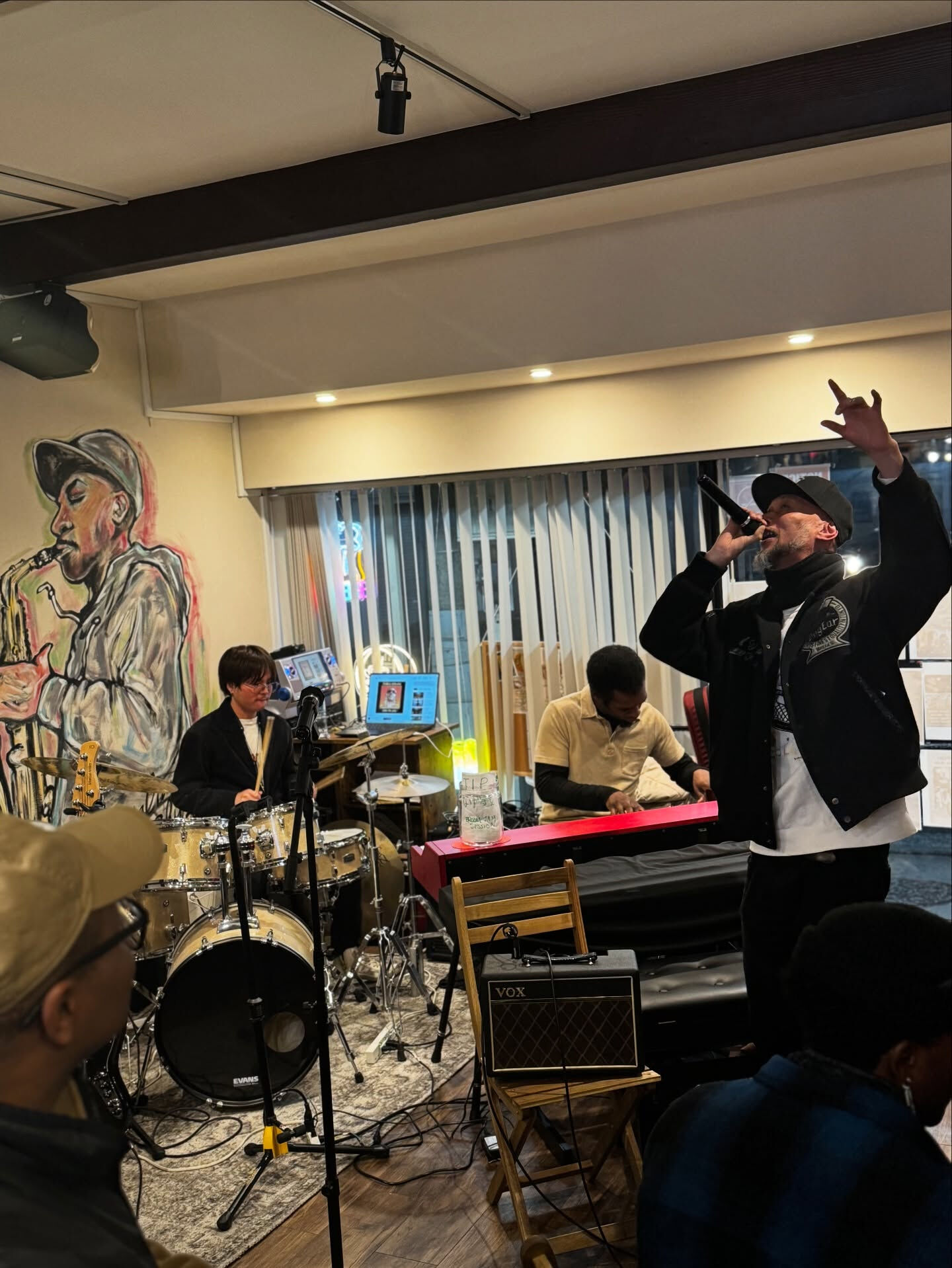 横須賀汐入駅前カフェバー、