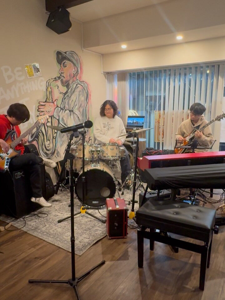 Music Night Of Friday 2/6 より 次