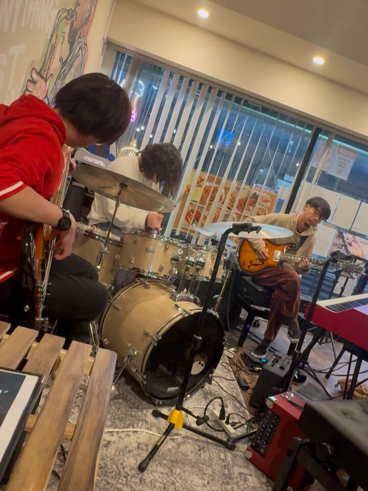 Music Night Of Friday 2/6 より 次