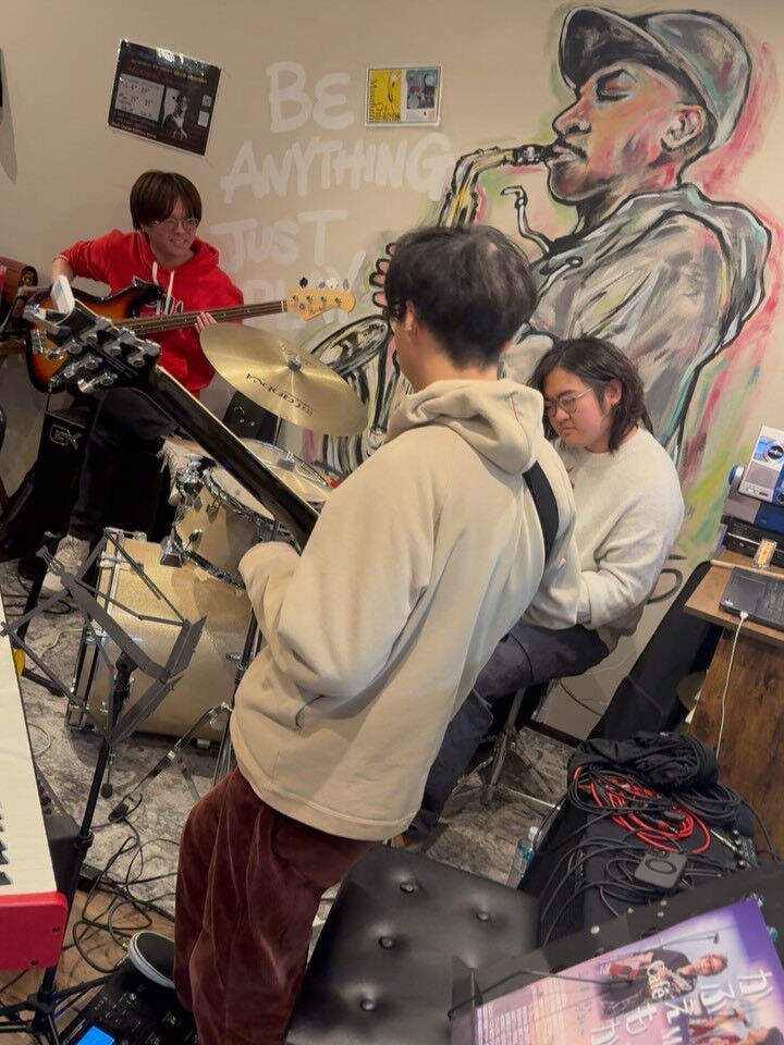 Music Night Of Friday 2/6 より 次